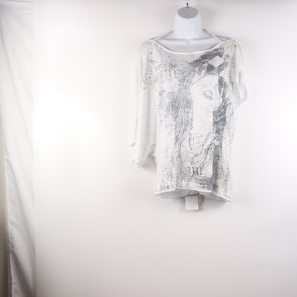 Women unbalance sleeve top